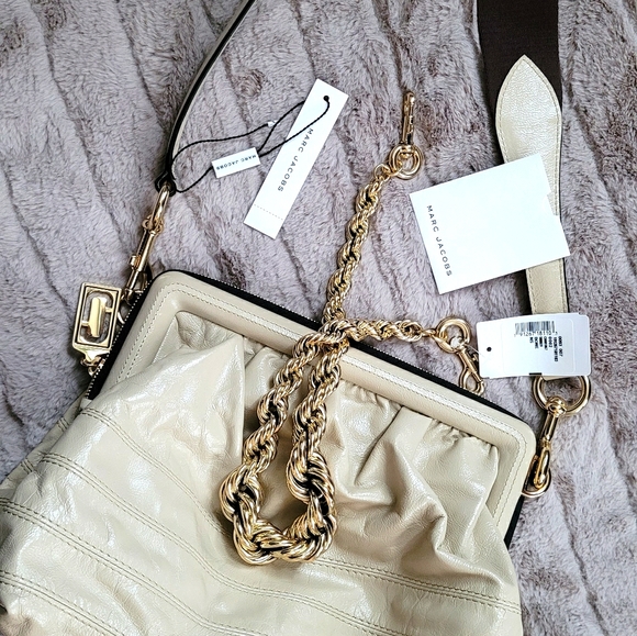 Authentic MARC JACOBS '"swinger" leather purse - NWT - Picture 2 of 5